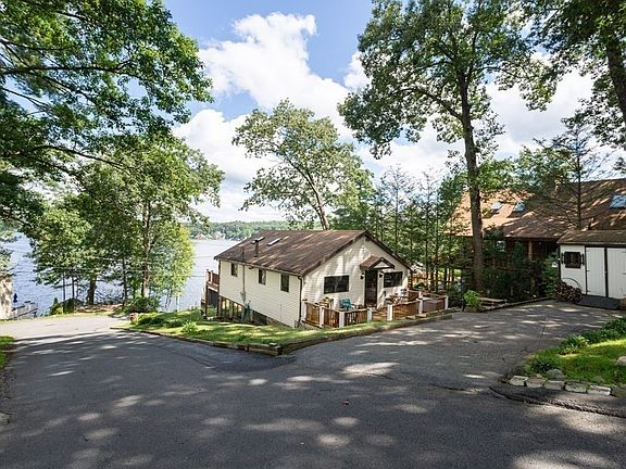 4th image of 16 Lakeshore Dr