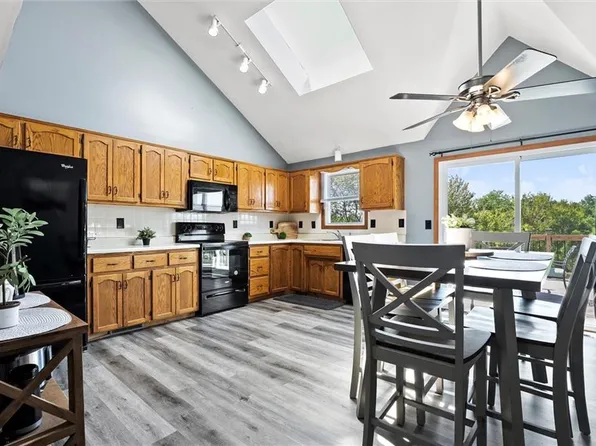 10222 N Central St, Kansas City, MO 64155