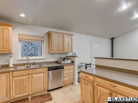 3rd image of 2310 Planters Ln