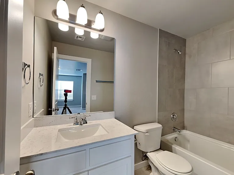 16409 April Dr — Photo 21