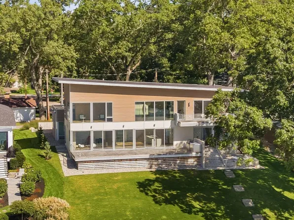602 Lawn Ave, Holland, MI 49424