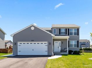 977 Garnet Ln, Montgomery, IL 60538