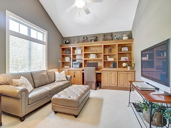 4th image of 1490 Stewart Pl #4
