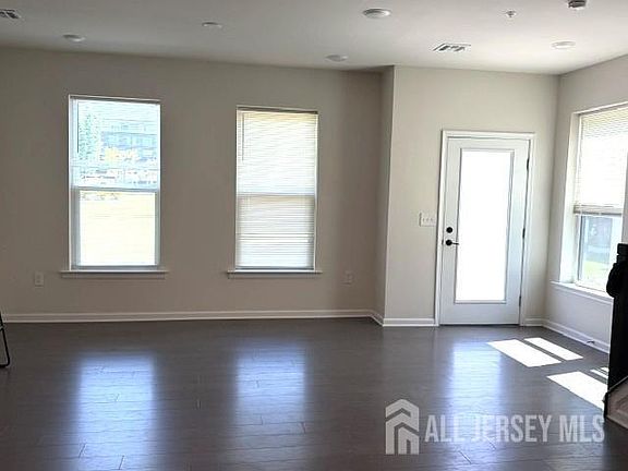 4th image of 202 Lyla Ln