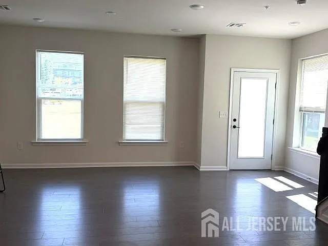 202 Lyla Ln — Photo 4