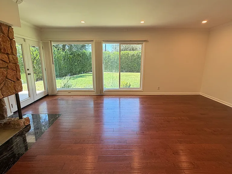 1385 Greenmont Dr — Photo 13