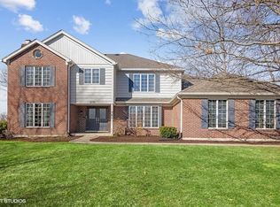 8170 Ridgepointe Dr, Burr Ridge, IL 60527