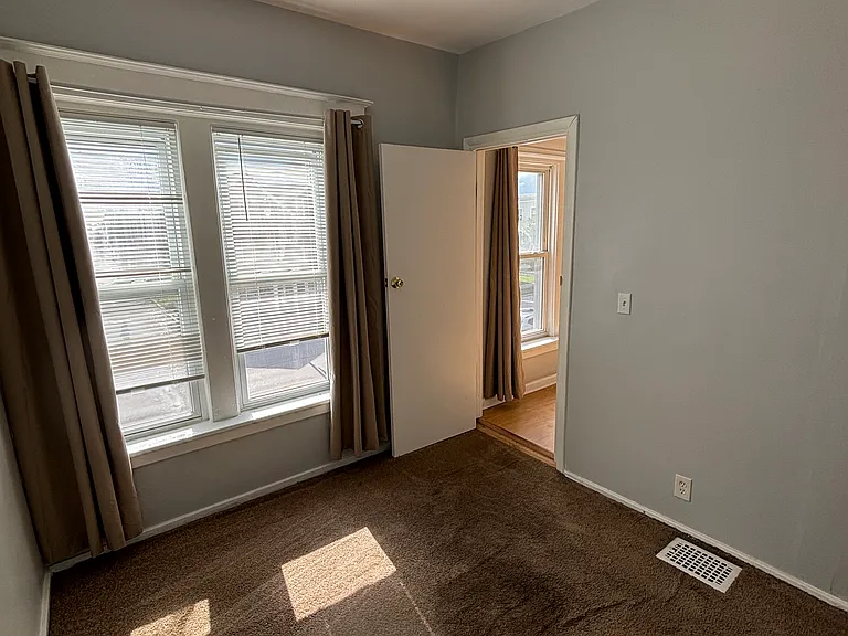 243 Niagara St #2 — Photo 4