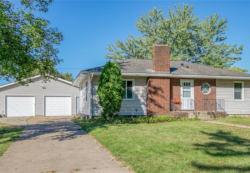 1st image of 844 Maple Street