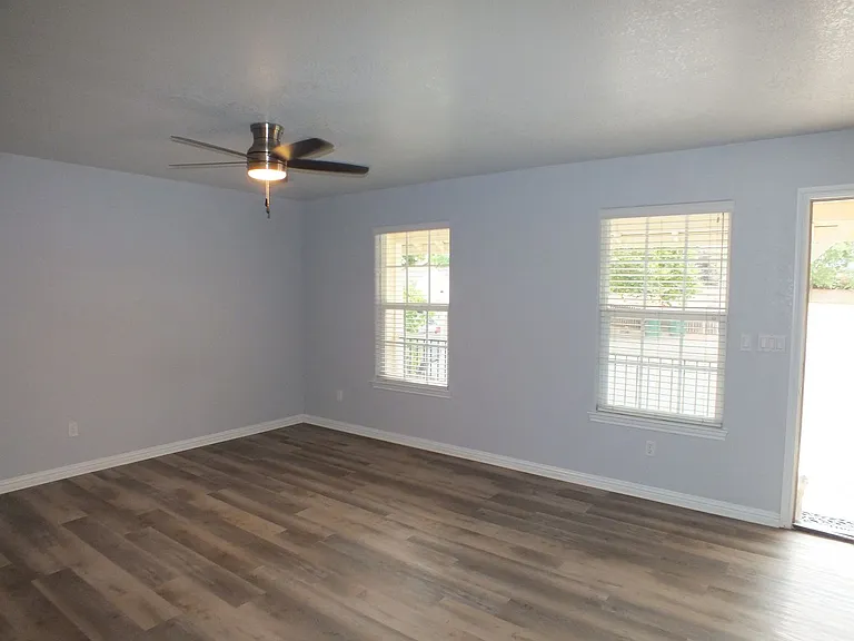 3253 La Canada Dr — Photo 2