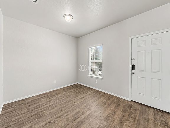 4th image of 7611 Twin Pine Ct
