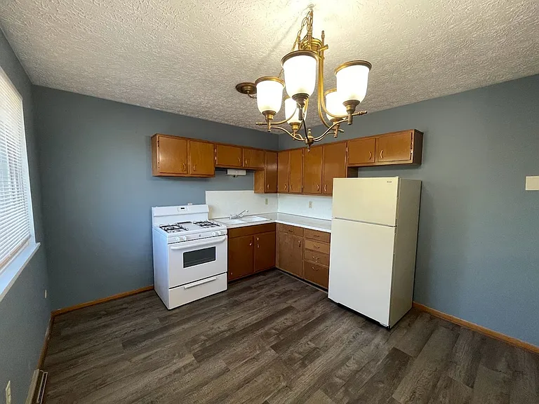 419 Austin Ave NW — Photo 4