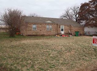 911 S Ash St, Archer City, TX 76351