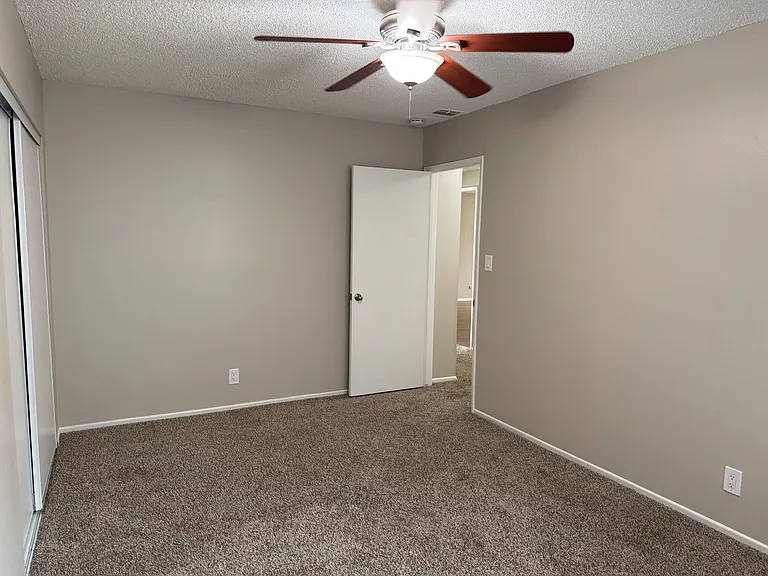 325 E Amerige Ave #A — Photo 39