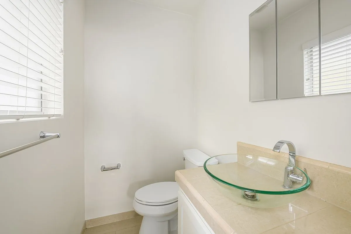 2 bed, 1.5 bath, 1024 sqft, $6,500 — Photo 2