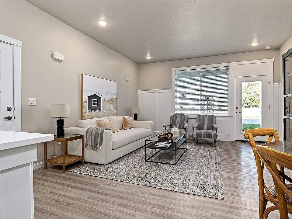 Latitude 40 Two Bedroom With Garage
