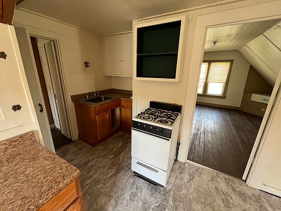 4th image of 718 S Forest Ave #3