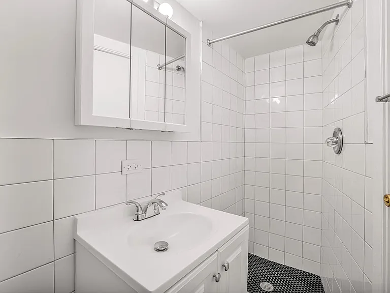 18 Cornelia St #15 — Photo 7