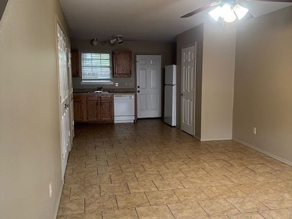 2nd image of 607 E Main St APT 5