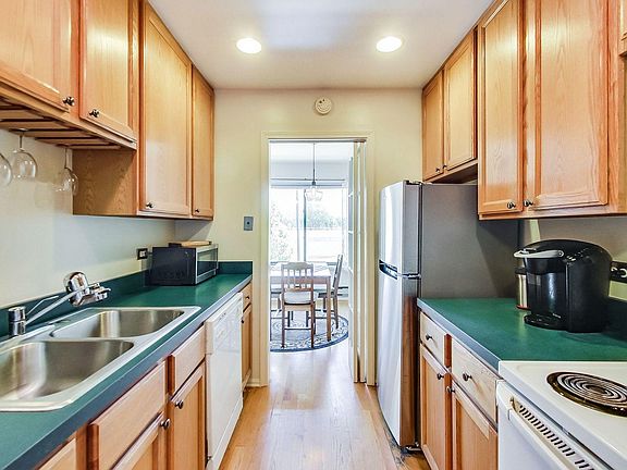 5th image of 5130 N Albany Ave APT 304