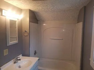 558 Neale Ave SW — Photo 4