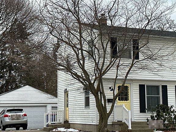 3rd image of 1340 Burke Ave NE