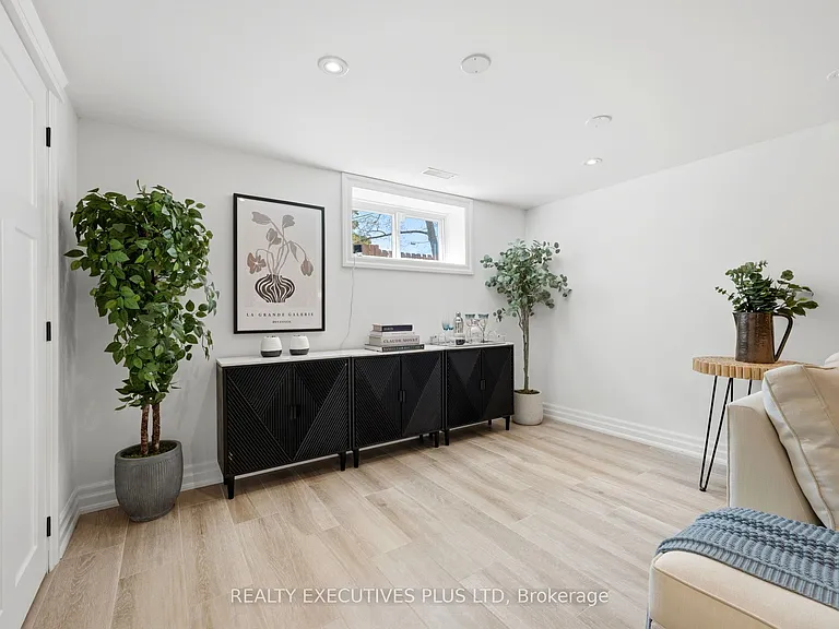 9 Hazelbury Dr — Photo 22