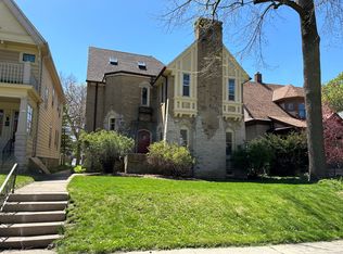 2415 E Stratford Ct, Shorewood, WI 53211