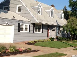 95 Hamilton Rd, Rockville Centre, NY 11570