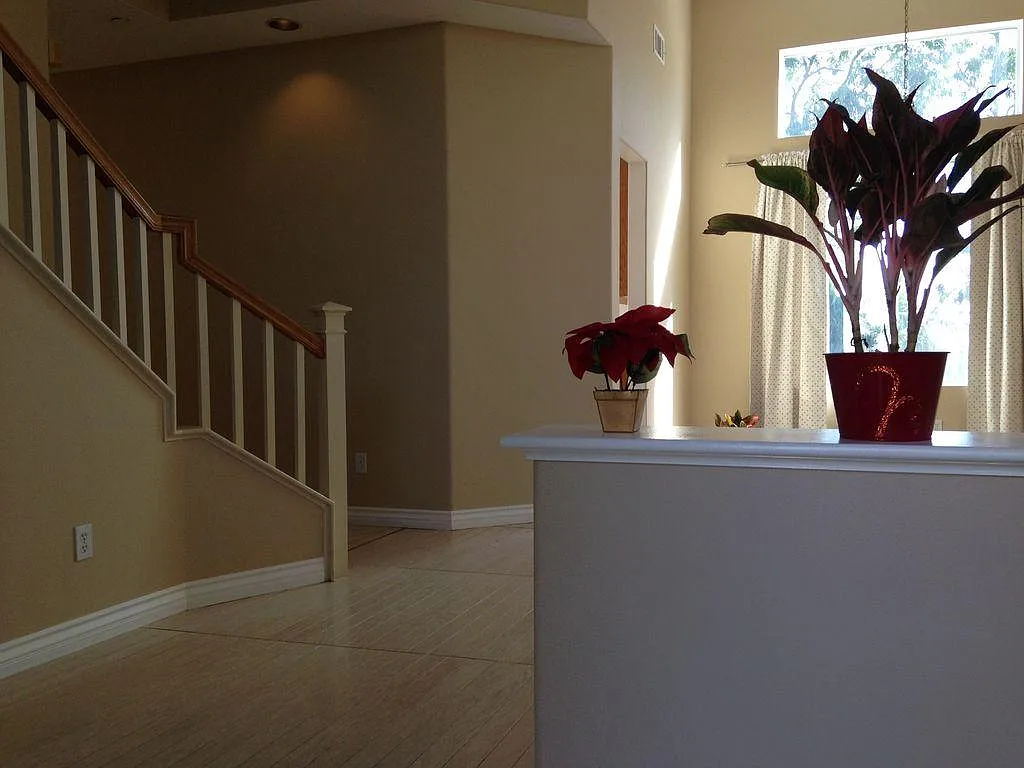 4 bed, 2.5 bath, 2000 sqft, $5,300 — Photo 2