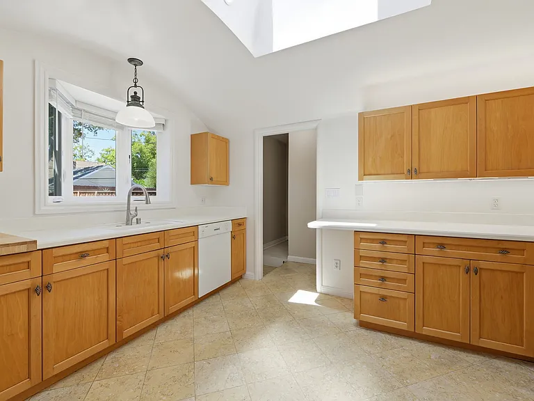 126 Jeter St — Photo 10