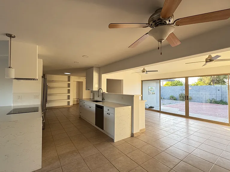 644 E La Jolla Dr — Photo 5