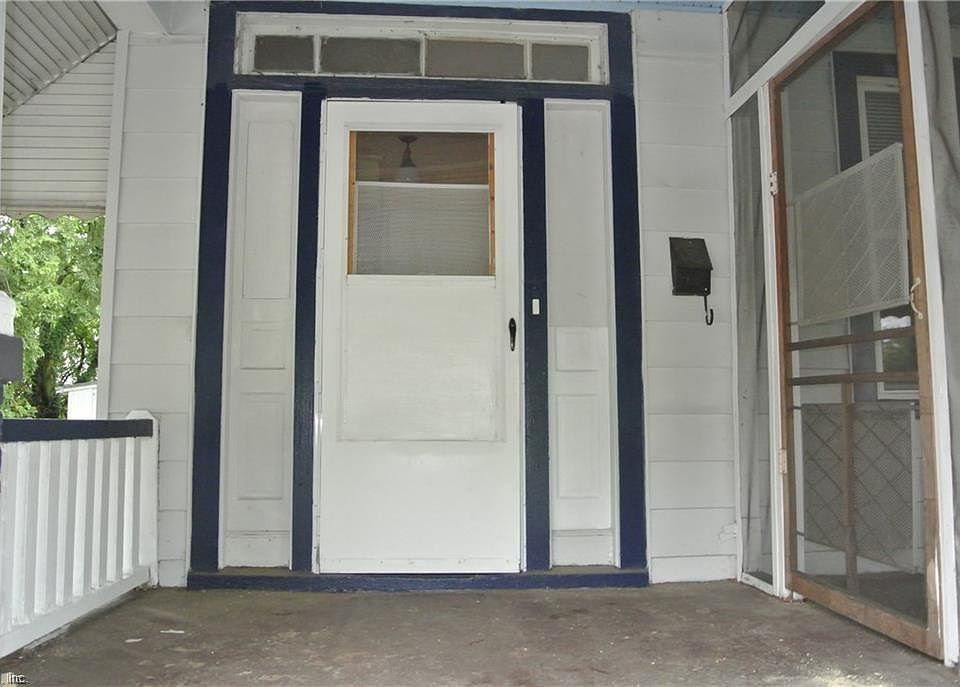 1st image of 1402 W 42nd St