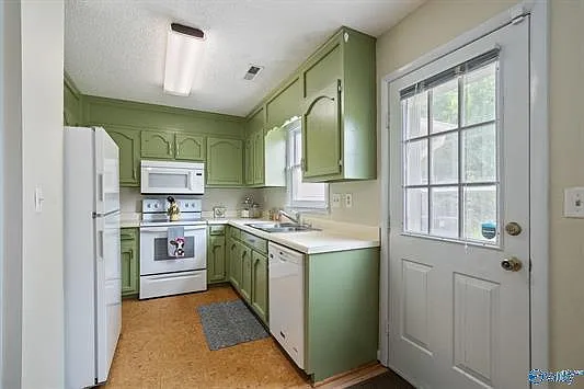 1712 Ward Ave NE #1 — Photo 1