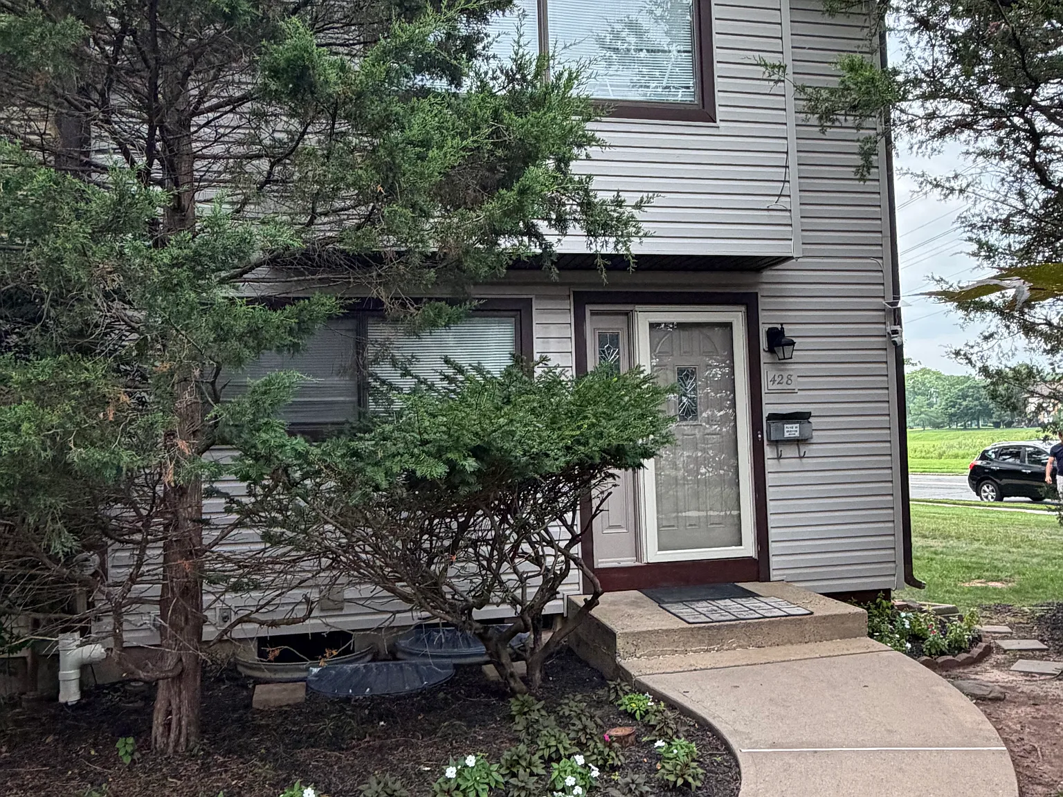 3 bed, 1.5 bath, 1300 sqft, $3,000 — Photo 1