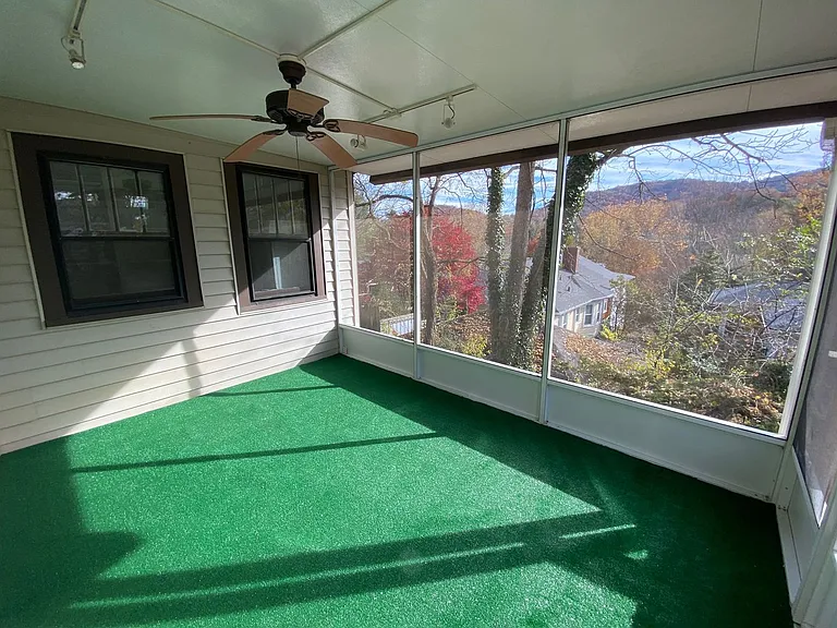 40 Larchmont Rd — Photo 53
