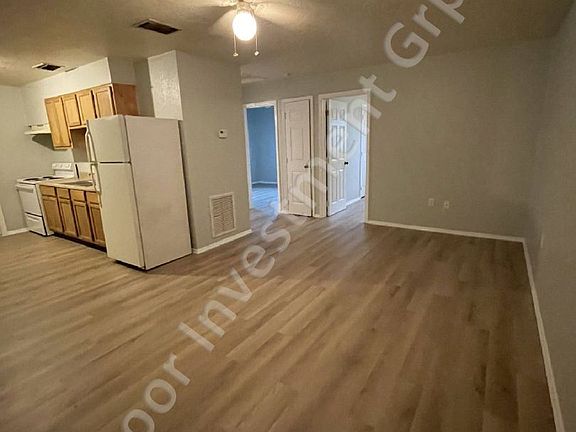 2nd image of 812 Douglas St