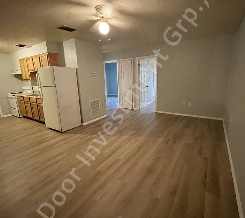 1st image of 822 Douglas St