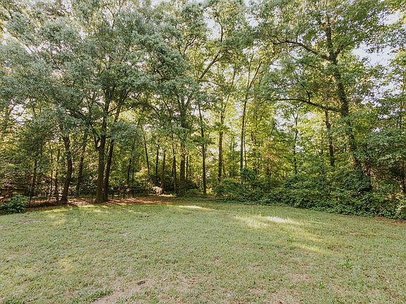 3rd image of 100 Redwood Dr