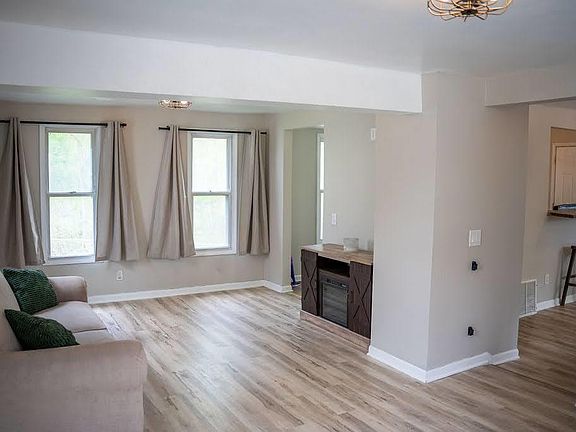 3rd image of 1194 23rd St