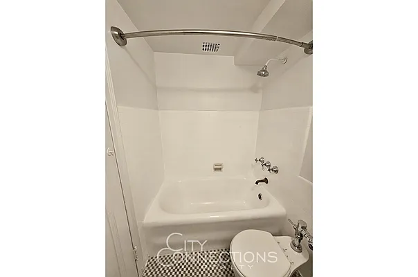 Rented by City Connections Realty | media 8