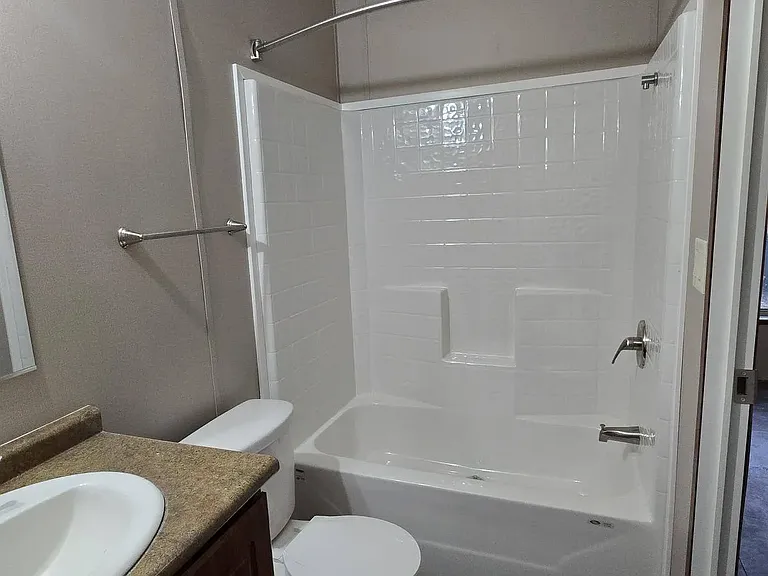 25 Riviera Courts Dr — Photo 6