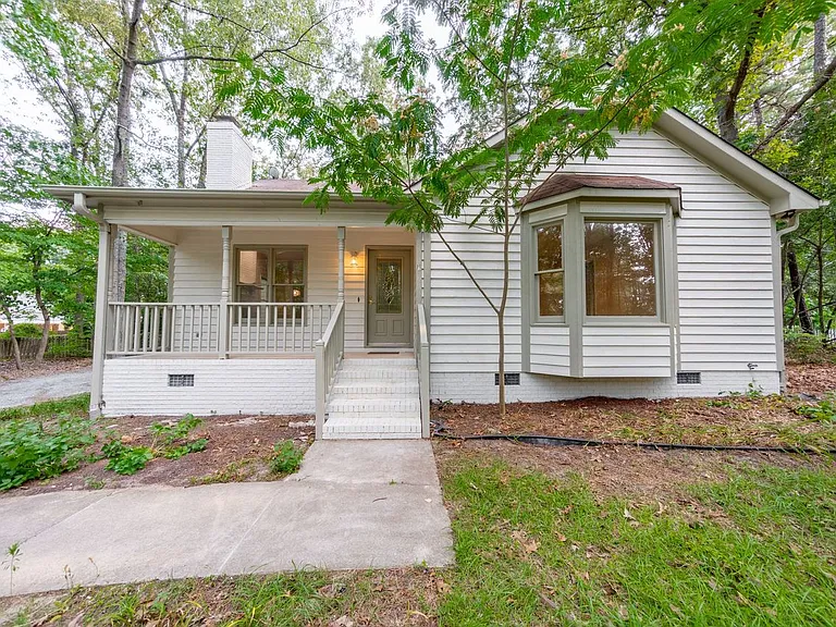 800 Stephanie Pl — Photo 1