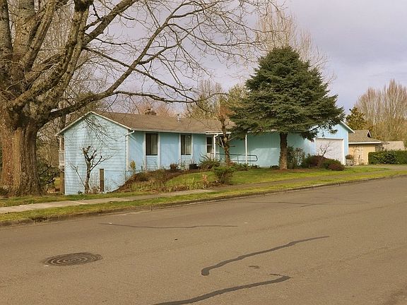 3rd image of 2941 SE Lewellyn Ave