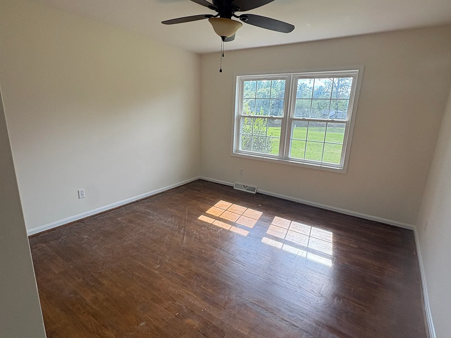 3 bed, 2.5 bath, 2012 sqft, $2,495 — Photo 2