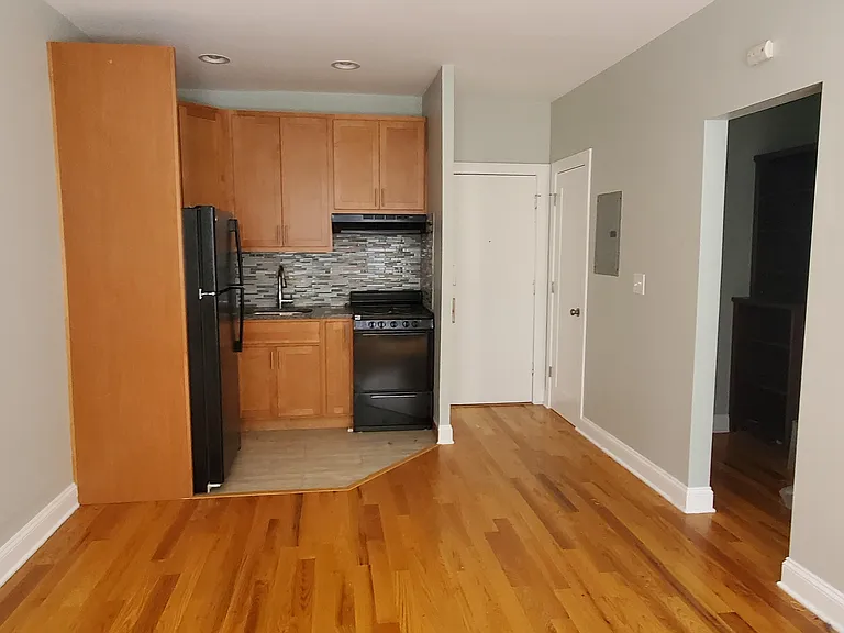 1023 Argyle Pl #221 — Photo 3