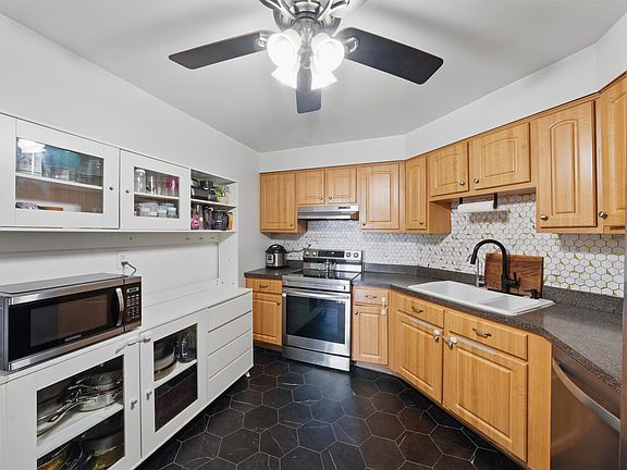 2nd image of 1508 Harmon Cove Tower #1508