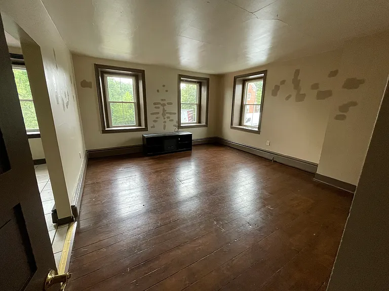 232 Locust St — Photo 6