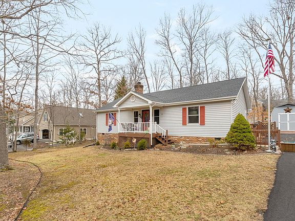 2nd image of 33 Colonial Rd