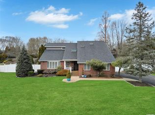 10 Elston Ct, Lake Grove, NY 11755